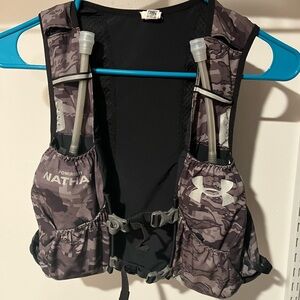 Nathan 8L running hydration vest (under armour)
